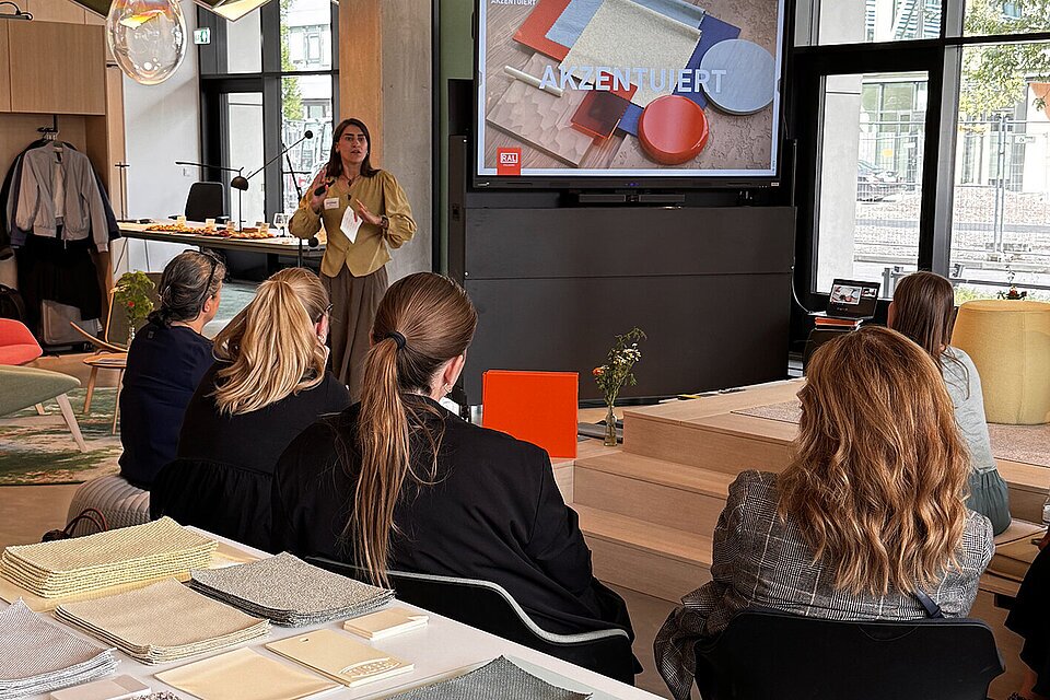 Come & Play! Farbe und Material strategisch denken und gestalten