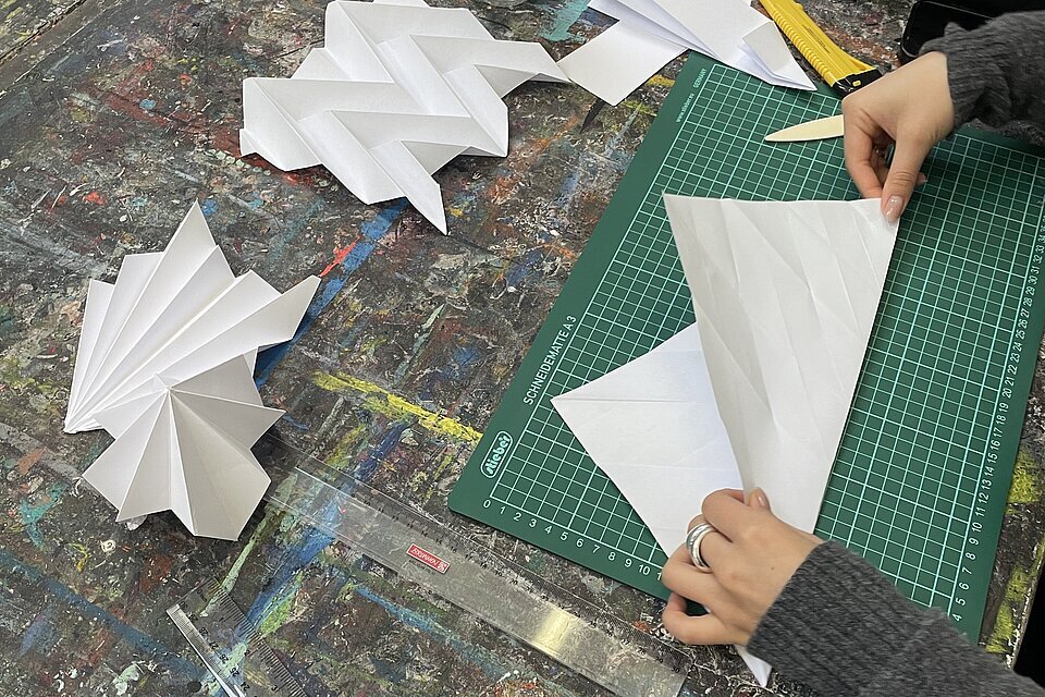 Paper Play - von der Fläche zur Form @RUFFINIHAUS Creative Hub