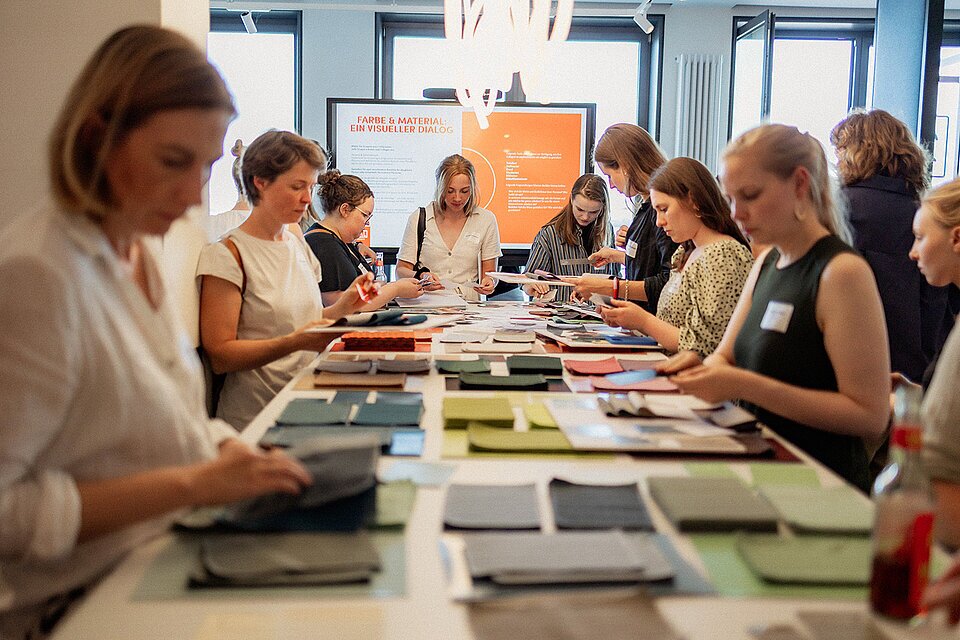 Come & Play! Farbe und Material strategisch denken und gestalten
