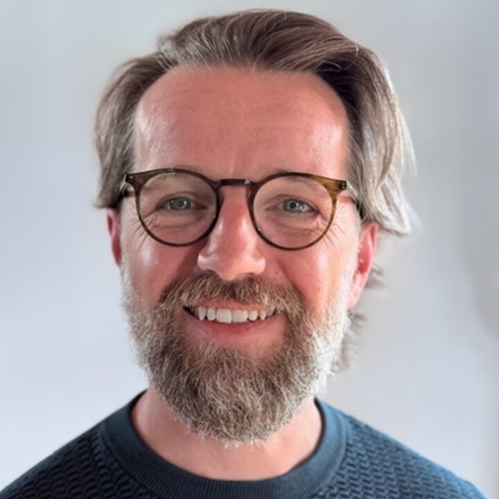 Prof. Dr.  Dominikus  Baur