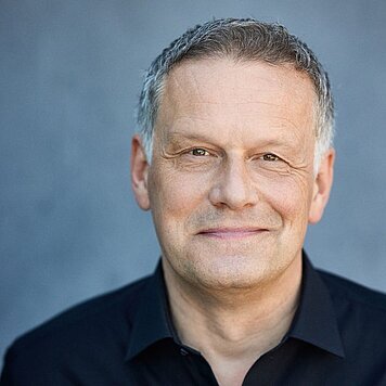 Tim  Oelker