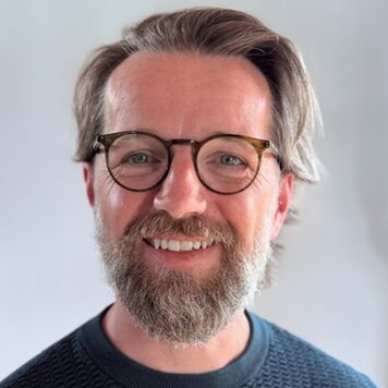 Prof. Dr.  Dominikus  Baur